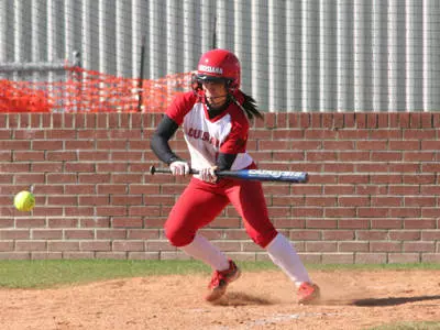 Cal State Fullerton Slips Past UL, 9-6 Image