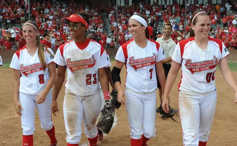 Softball Ranked 9/12 in Final Season Polls Image