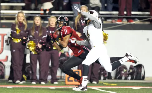 Second Half Surge Lifts Warhawks Past Cajuns, 31-28 Image