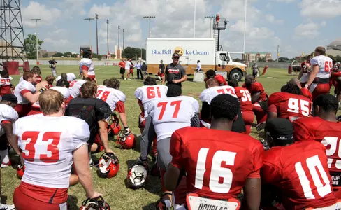 Cajuns Get Ice Cream Delivery But Defense Wins Scrimmage Image