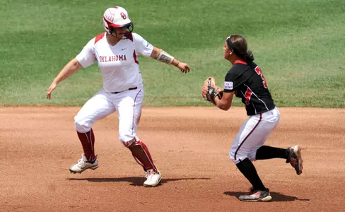 Timely Hitting Carries Oklahoma Past Cajuns In WCWS, 3-1 Image