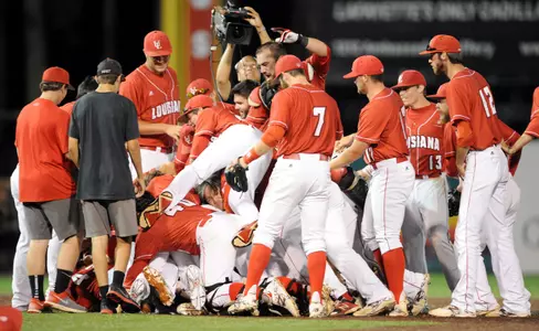 Cajuns Advance To Super Regionals With 5-3 Victory Over Bulldogs Image
