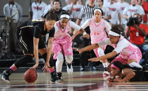 Epic Comeback Helps Cajuns Top Mountaineers, 70-66 Image