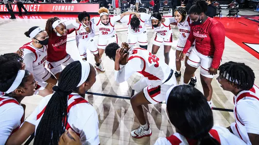 Women's Basketball Huddle