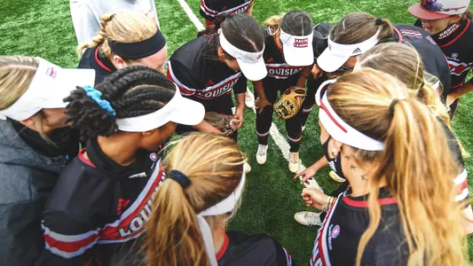 Softball Huddle vs USA 3.28.21