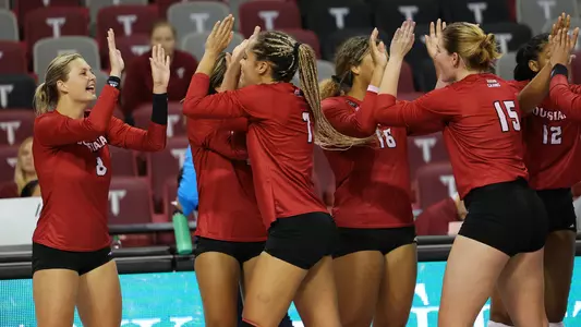 Volleyball Celebrates at Tro 09.23.22