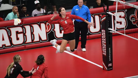 Kelsey Bennett Swing vs. UTRGV 09.02.22