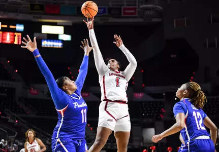 WBB Mariah Stewart 2022-23 Action