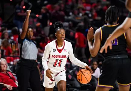 WBB Imani Rothschild 2022-23 Action