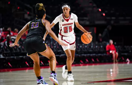 WBB Imani Ivery 2022-23 Action