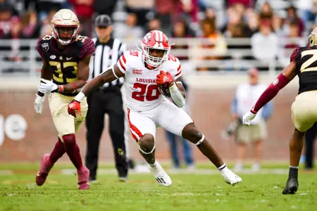 Dre'lyn Washington runs against Florida State