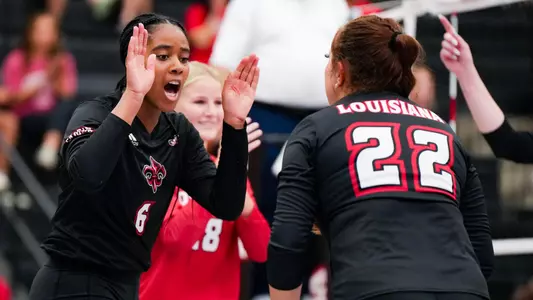 VB Shyia Richardson Celebrates vs. Tulane 8.17.23