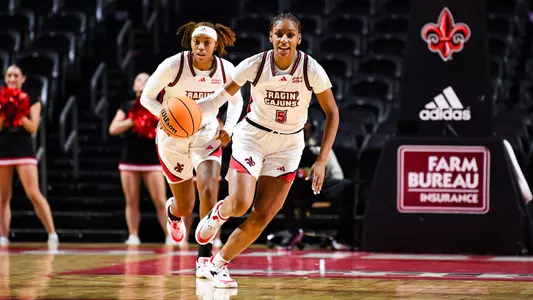WBB Tamera Johnson Drives Up Court vs. Loyola (La.) 11.27.23