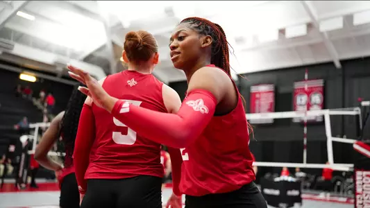 VB Cami Hicks High-Five Pre-Match vs. ASU 11.01.24