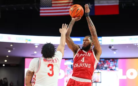 Kyndall Davis shoots over a defender at Houston