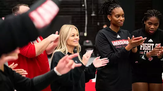 VB Kristi Gray in Team Huddle vs. UTA 09.01.24