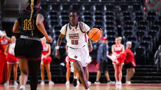 WBB Erica Lafayette Brings Ball Up Court vs. Loyola 11.08.24