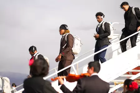 UL Arrival for New Mexico Bowl