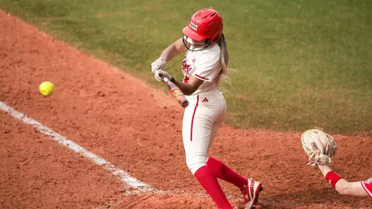 SB Mihyia Davis Swings vs. New Mexico 02.11.24