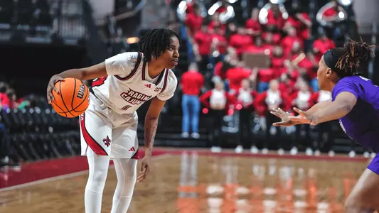 WBB Tamiah Robinson Surveys vs. JMU 01.02.25