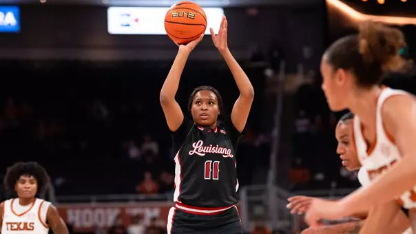 WBB Arionna Patterson Shoots at Texas 11.10.25