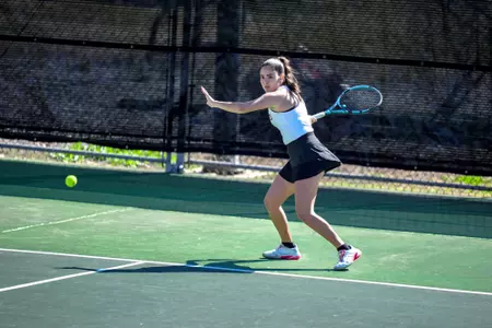 Rocio Navarro returning a ball vs. SFA