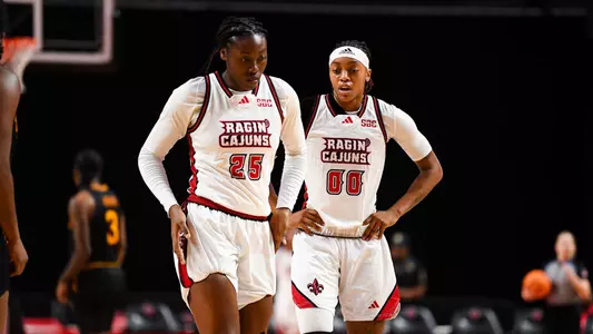 WBB Skylah Travis and Ashlyn Jones Take Breather vs. ULM 02.15.25