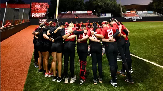SB Group Huddle Pregame vs. McNeese 11.06.24