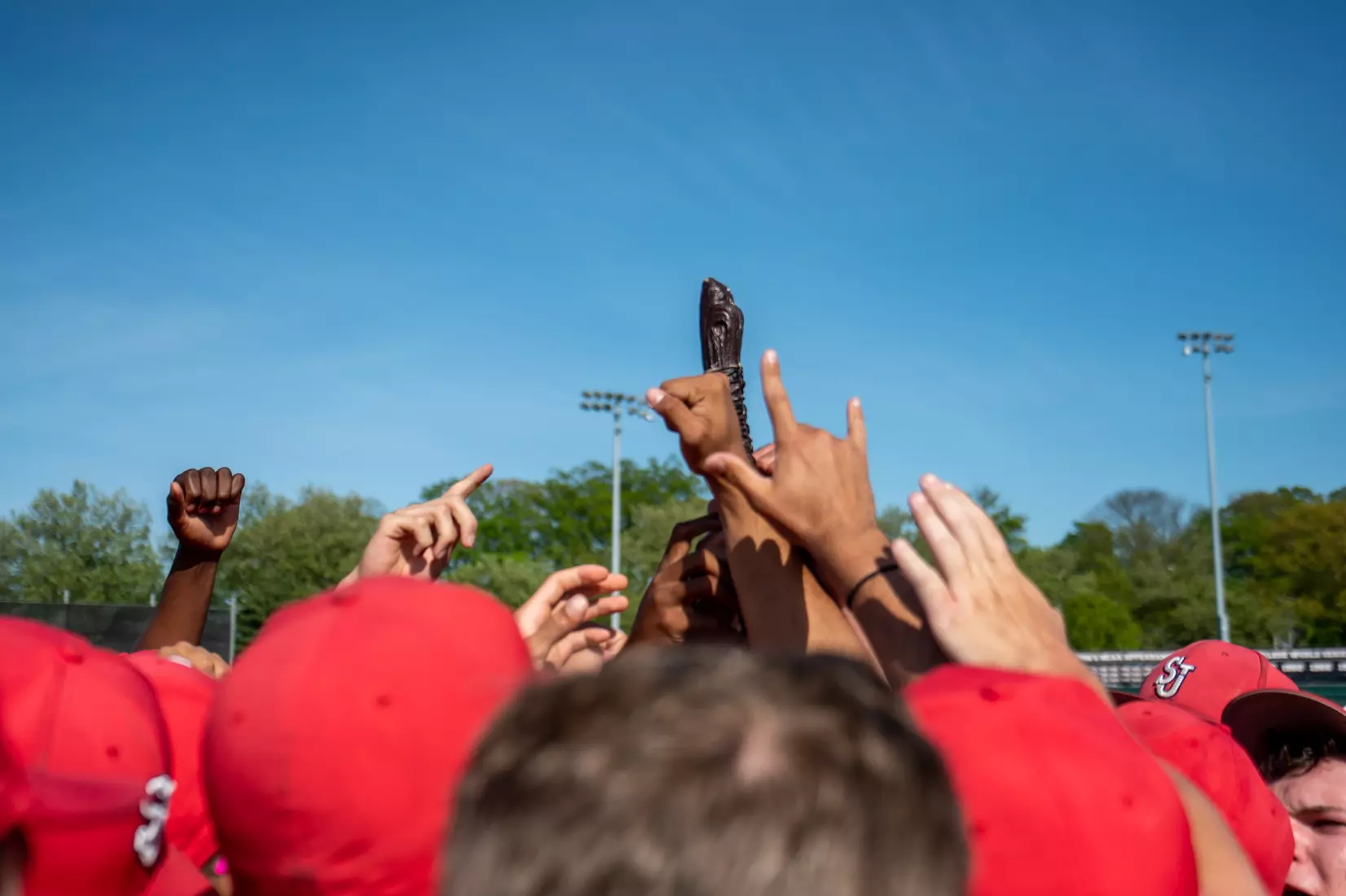 The St. John's baseball team defeated Georgetown, 10-9, in 11 innings.
