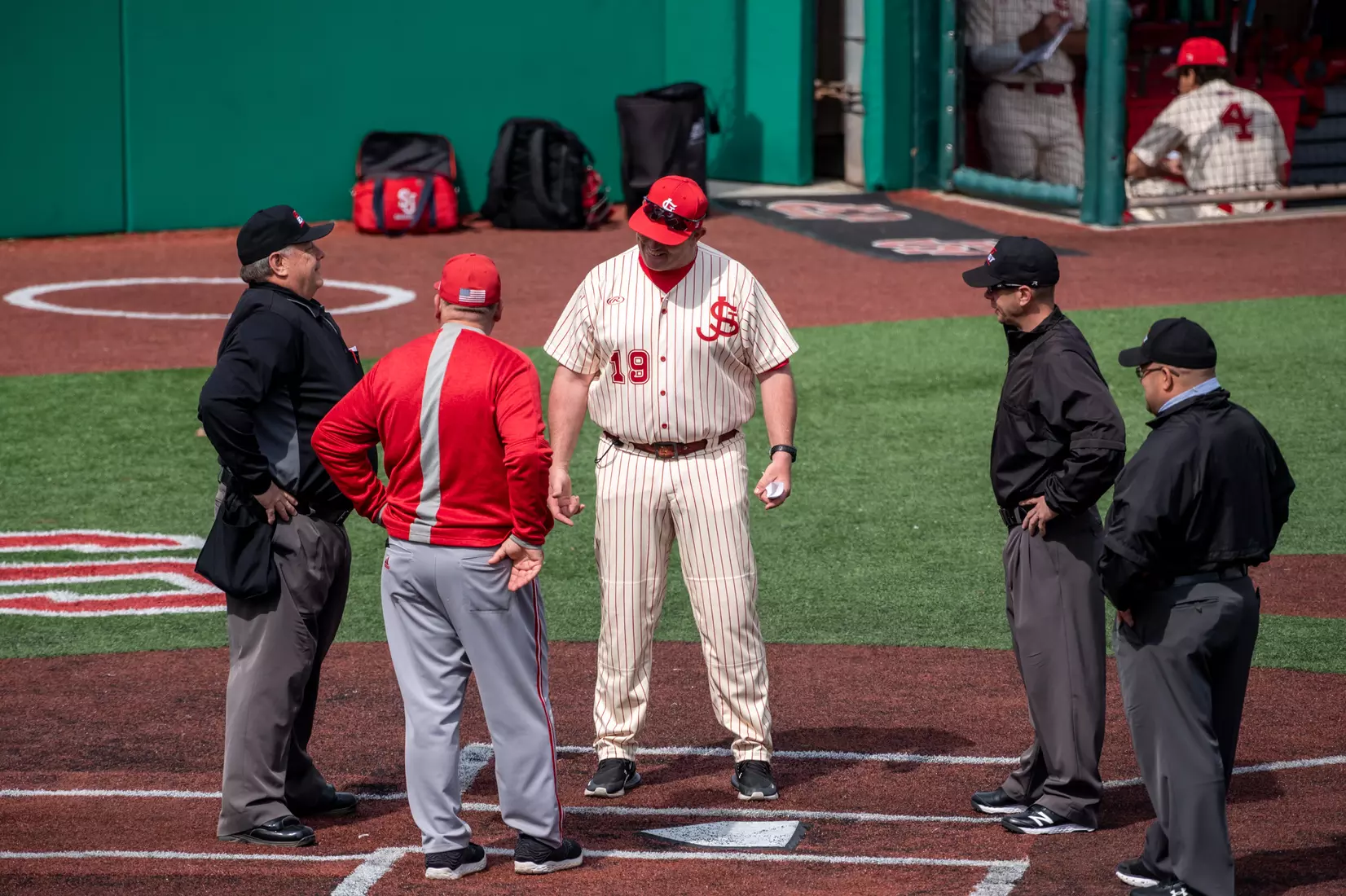 St. John's clinched the series over Sacred Heart with 15-5 win on Saturday at Jack Kaiser Stadium.