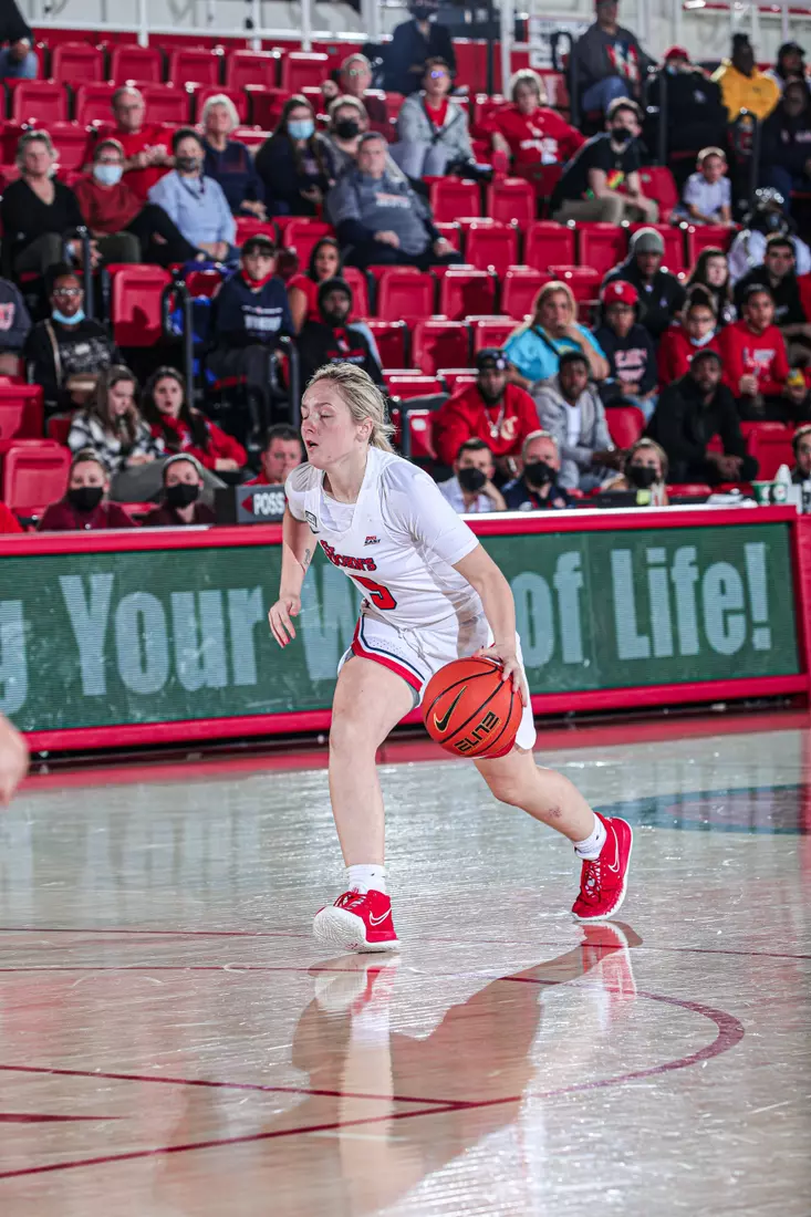 Sara Zabrecky finished with two points and one rebound