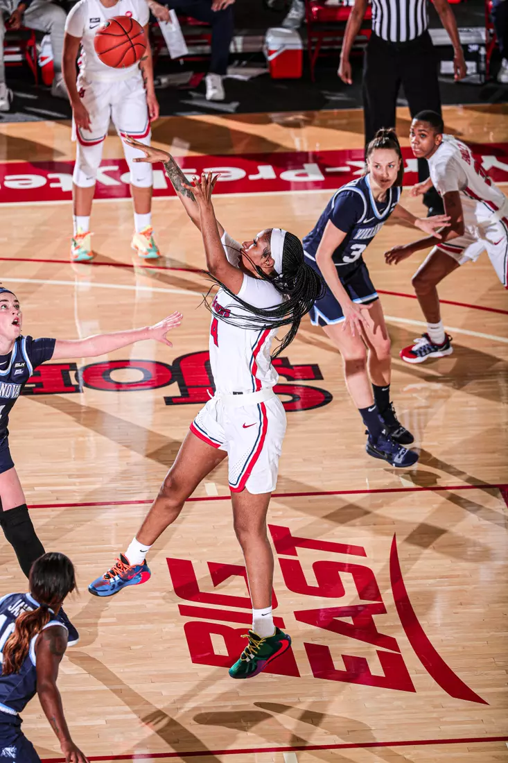 Farley connects on the turnaround jumper for two