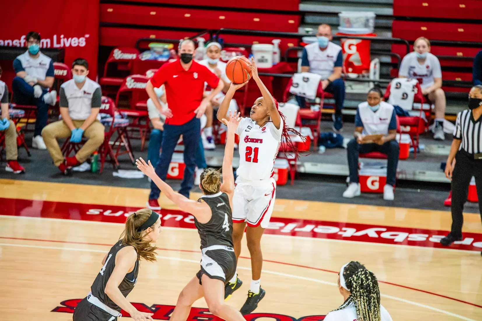 Qadashah Hoppie knocks down a mid-range jumper.