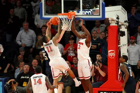 St. John's defeated Notre Dame for the third-straight time at Madison Square Garden, thanks in part to late blocks by D'Angelo Harrison (11) and Chris Obekpa (12).