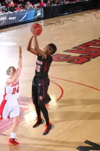 Smith signs training camp contract with Connecticut Sun.