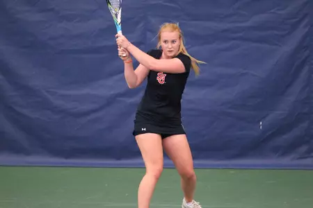Junior Stephanie Elgegren