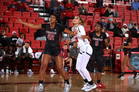 Rayven Peeples led the team in points with a game-high 18 on Wednesday night.