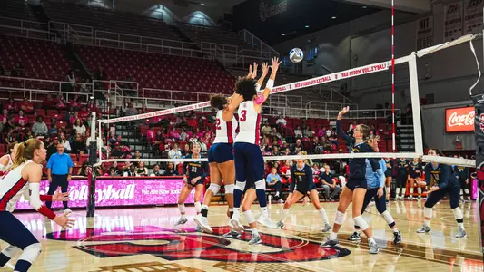 St. John's volleyball drops hard fought contests to RV Marquette on Oct. 11, 2025.