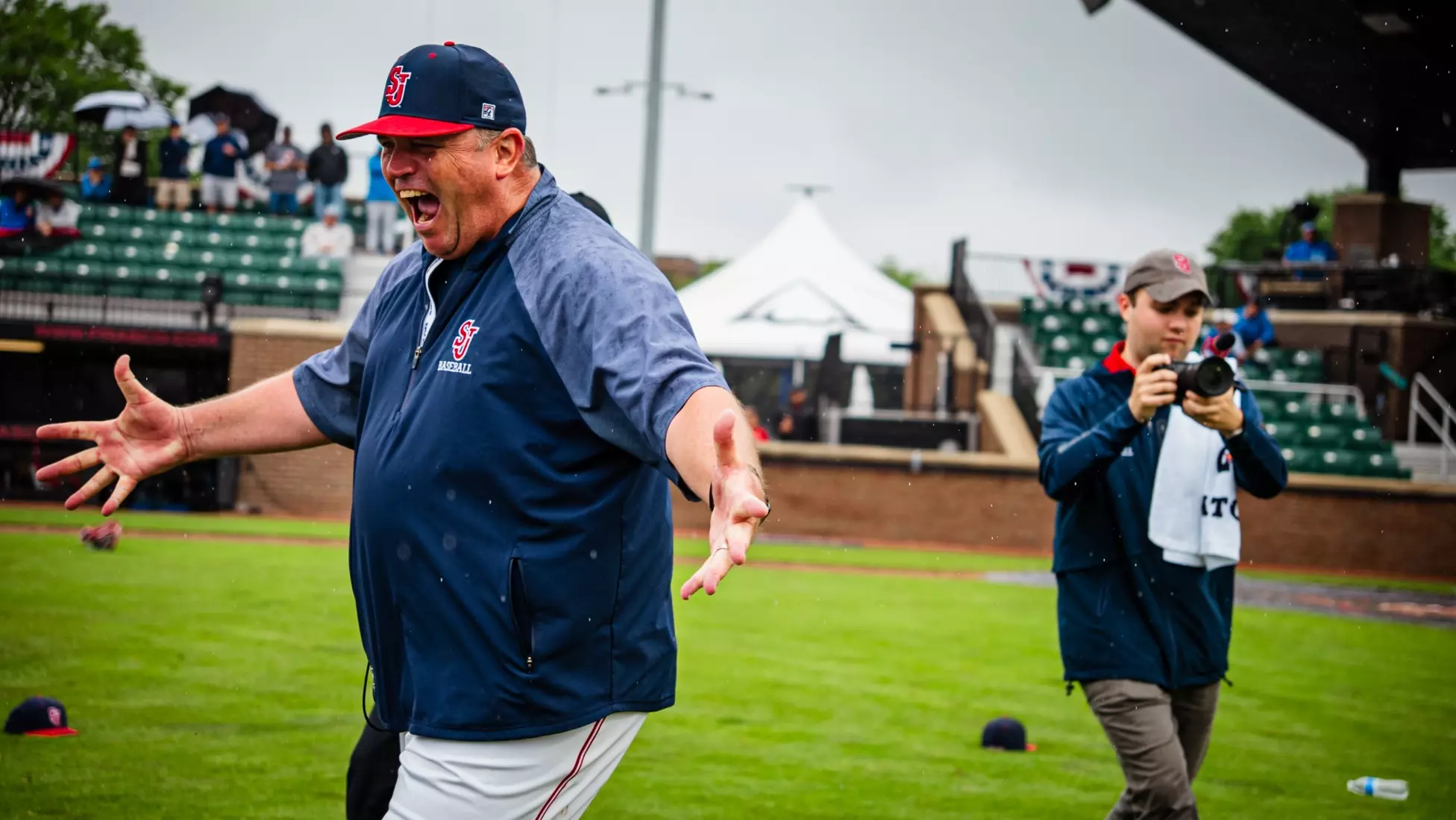 Head Coach Mike Hampton