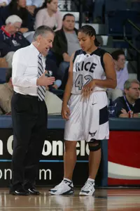Greg Williams discusses strategy with guard Amber Cunningham
