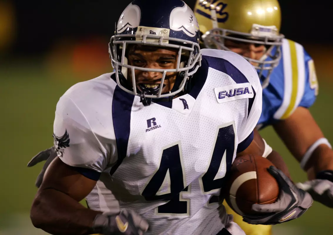Rice's Quinton Smith breaks a tackle by UCLA's Jarrad Page during the first half. (AP Photo/Mark J. Terrill)