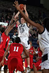 Lauren Neaves had 14 points and 16 rebounds in the loss to SMU
