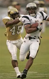 Rice running back Quinton Smith, right, rushes for a 69-yard touchdown as UCF's Jason Venson (45) pursues. (AP Photo/Reinhold Matay)