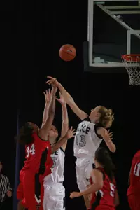 Lauren Neaves leads the Owls into the 2006-07 season