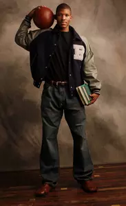 Morris Almond leads the nation in scoring at 30.1 points per game.