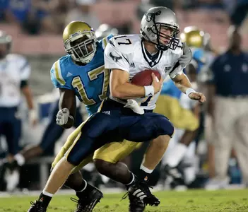 John Shepherd dodges the UCLA defense in the first quarter. (AP Photo)