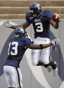 Toren Dixon celebrates his 11-yard touchdown reception with Joe Armstrong. (AP Photo/David J. Phillip)