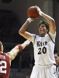 Lucas Kuipers scored on four of five possessions at one point as the Owls came from behind to win at UALR, 79-72