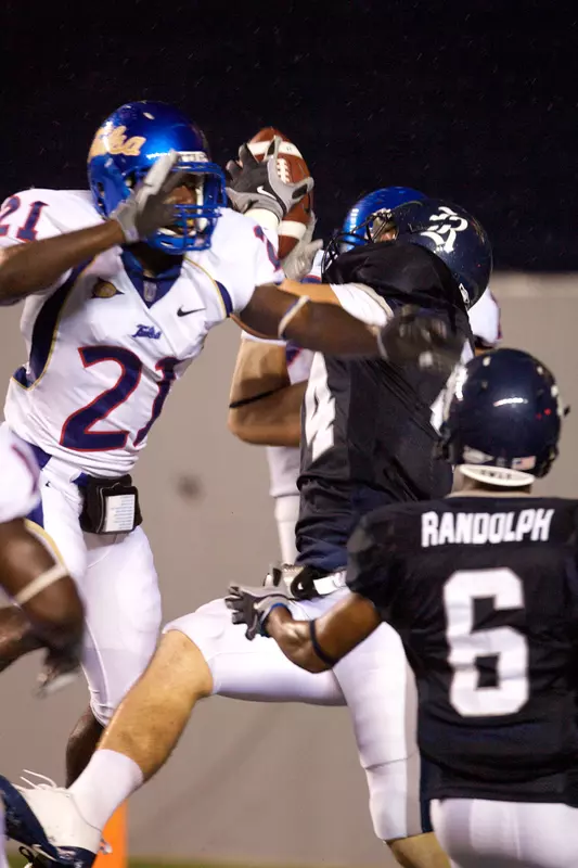 Taylor Wardlow pulled in 29-yard touchdown pass from Ryan Lewis in the second quarter.