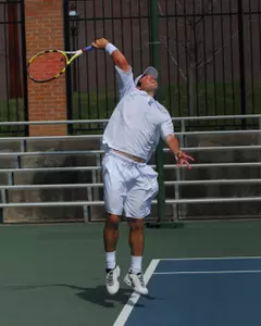 Bruno Rosa advances to the quarterfinals in the Midland Invite